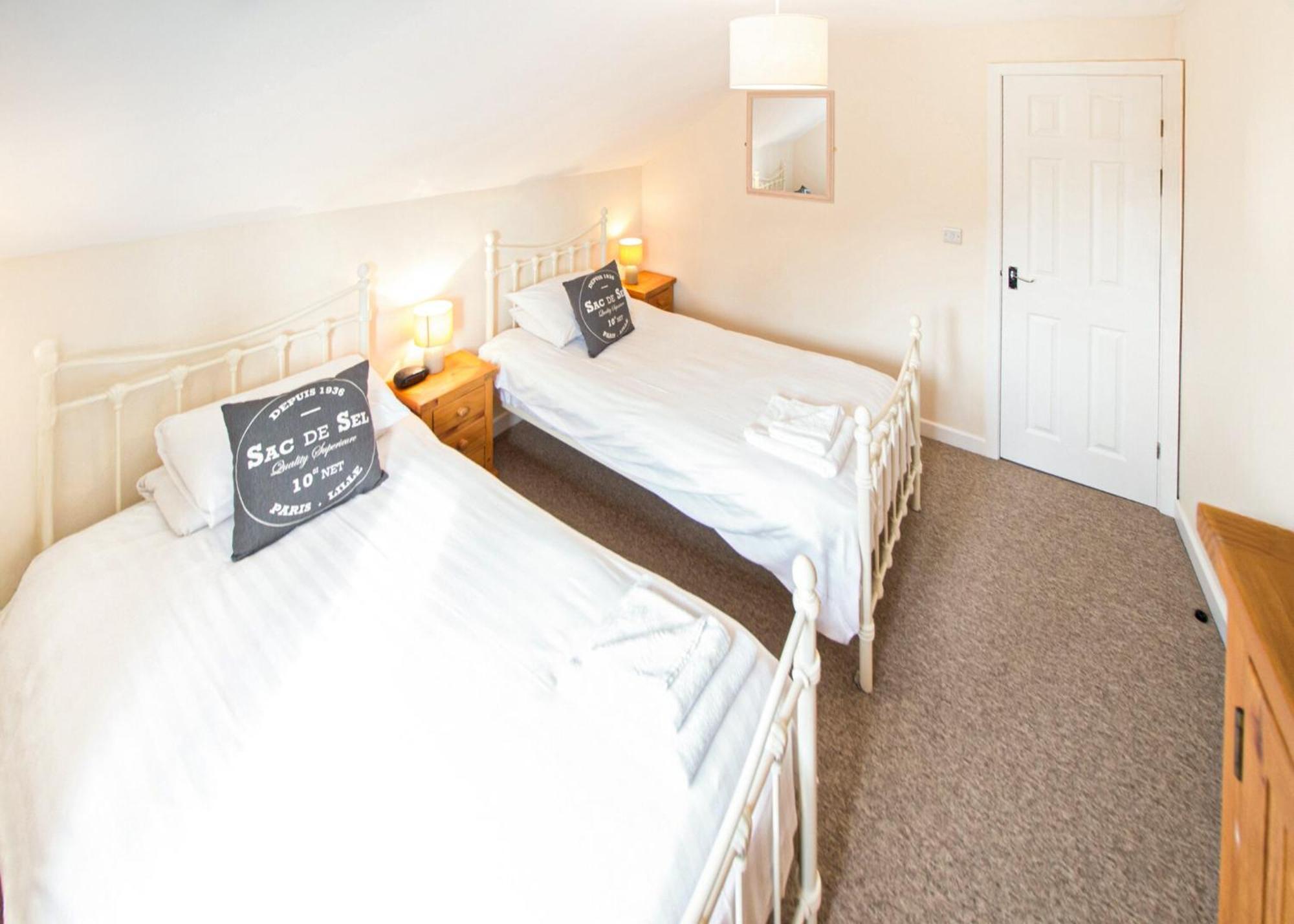 Salterns Village Seaview Bilik gambar